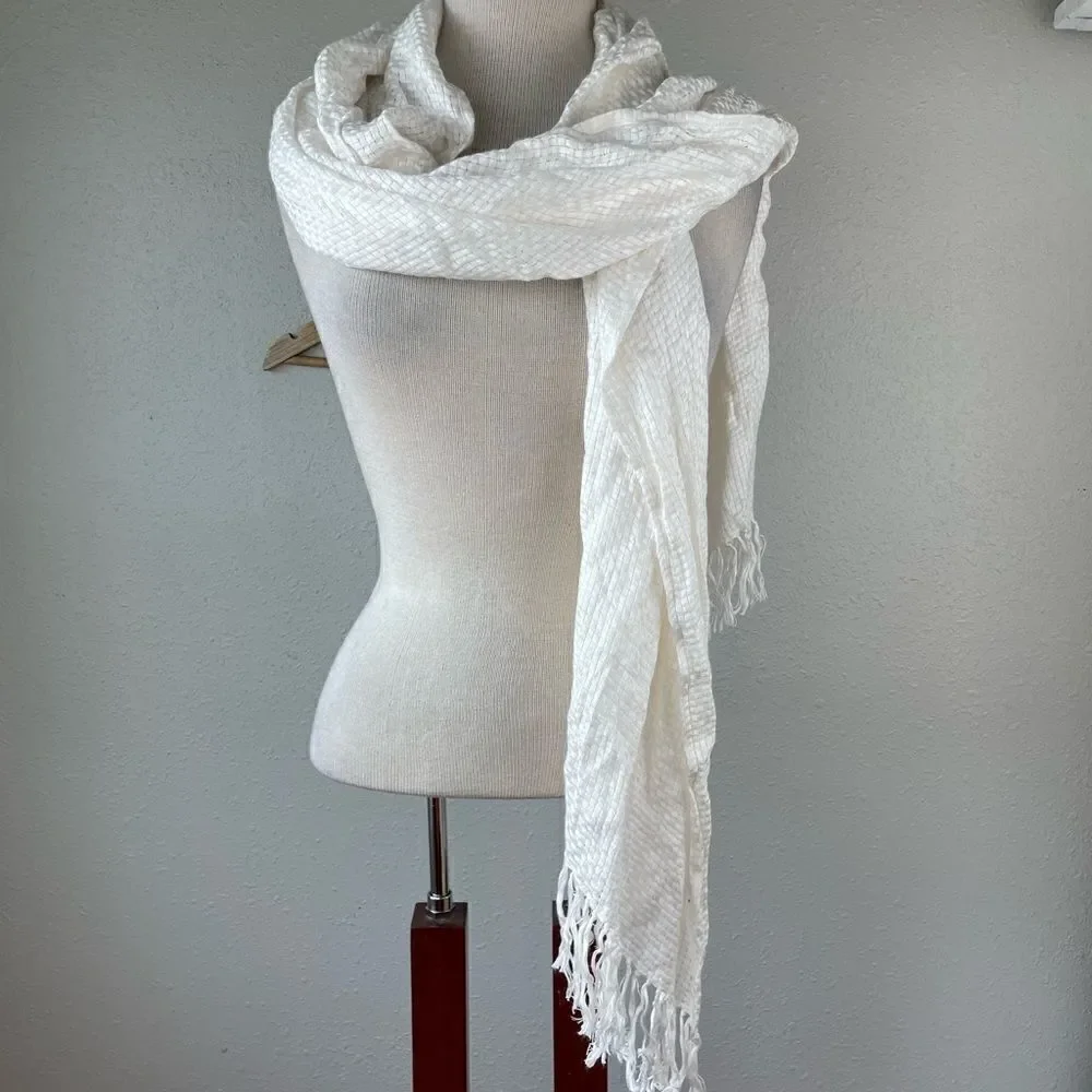 NWT Liz Claiborne Ivory Scarf